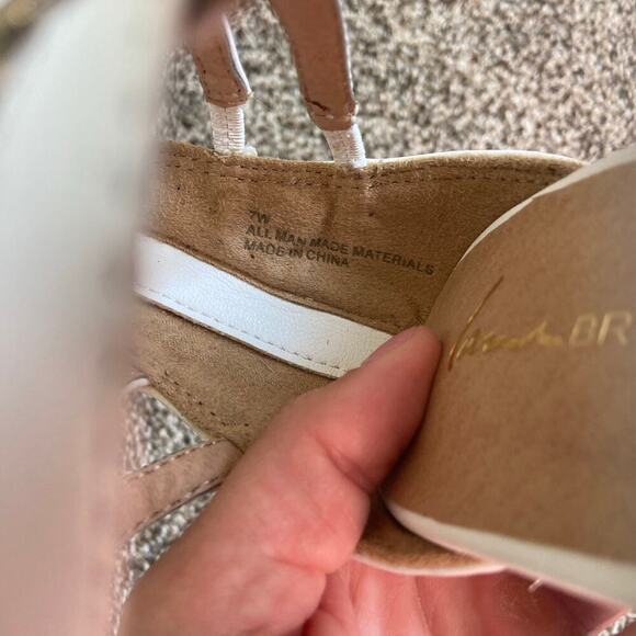 Lane Bryant strappy white heel with gold bows 7w new with defect - Picture 7 of 8